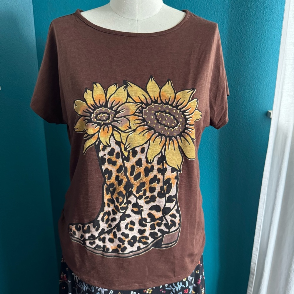 Brown Sunflower cowboy boots Graphic Tee